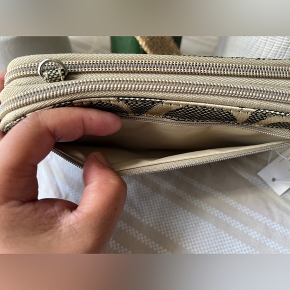 Gold “G” crossbody/wallet - Picture 10 of 12